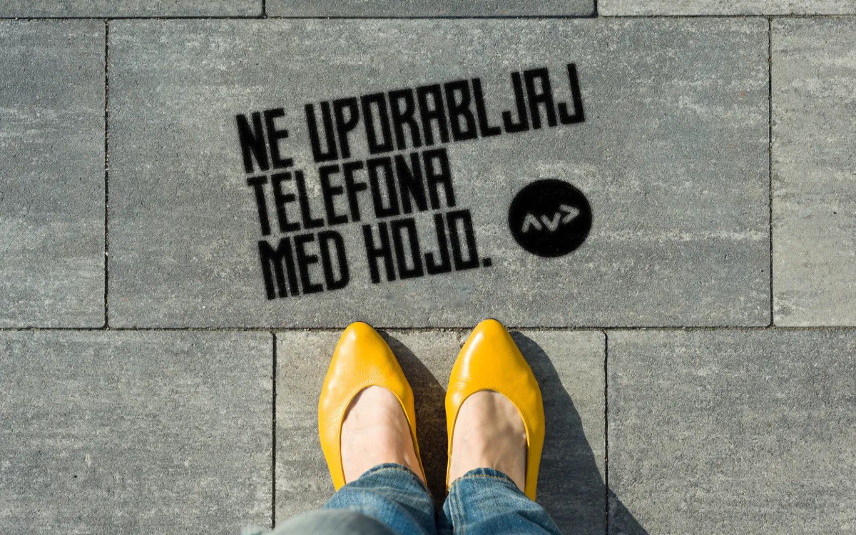 AVP – Uporaba telefona med vožnjo
