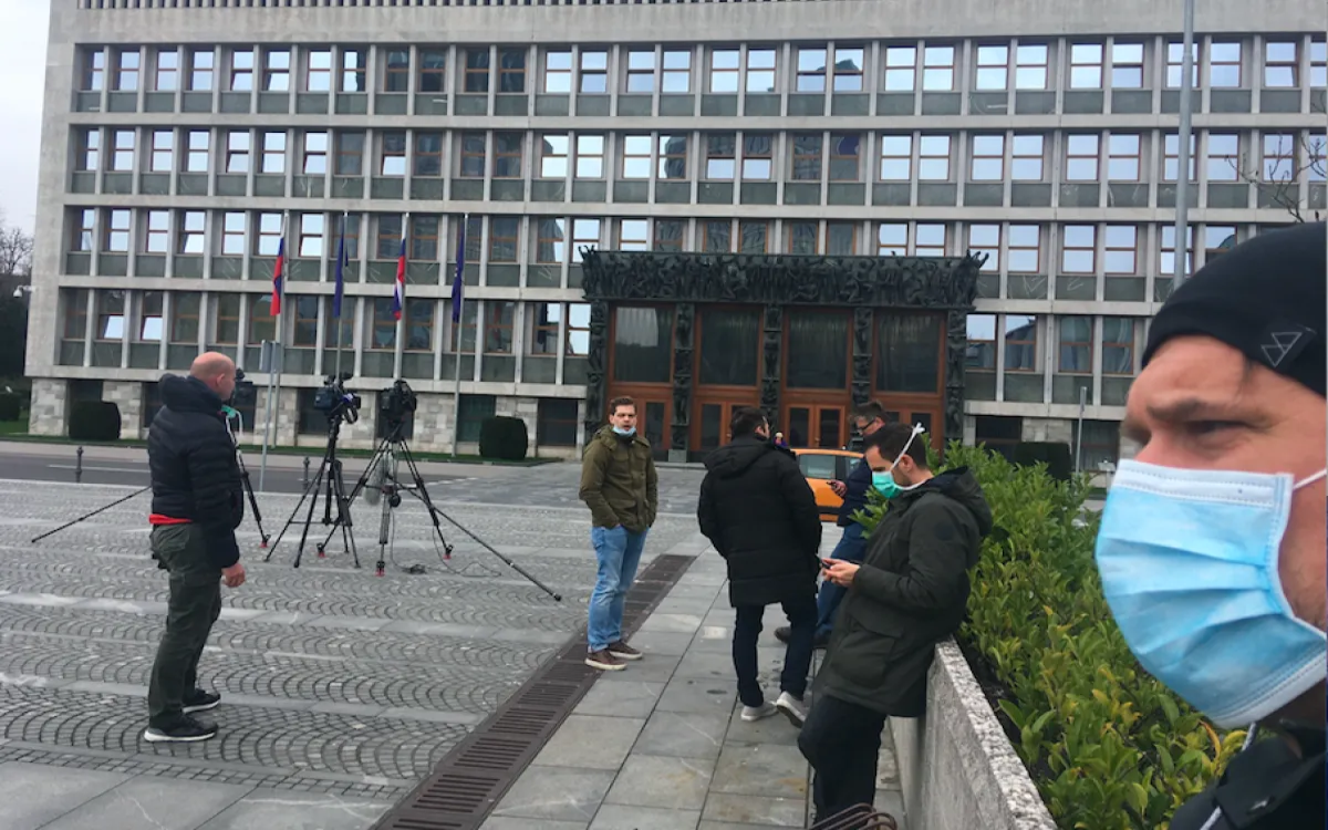 Planet TV: več informativnega programa, začasno ukinjeno snemanje razvedrilnih oddaj