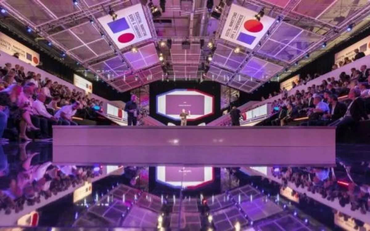 Zaupanje in pozornost kot ključna dejavnika za uspeh znamk v digitalnem okolju