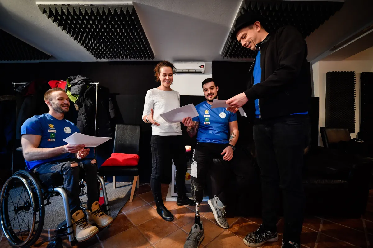 Image for Himno parašportnikov predstavili kar preko Facebooka 