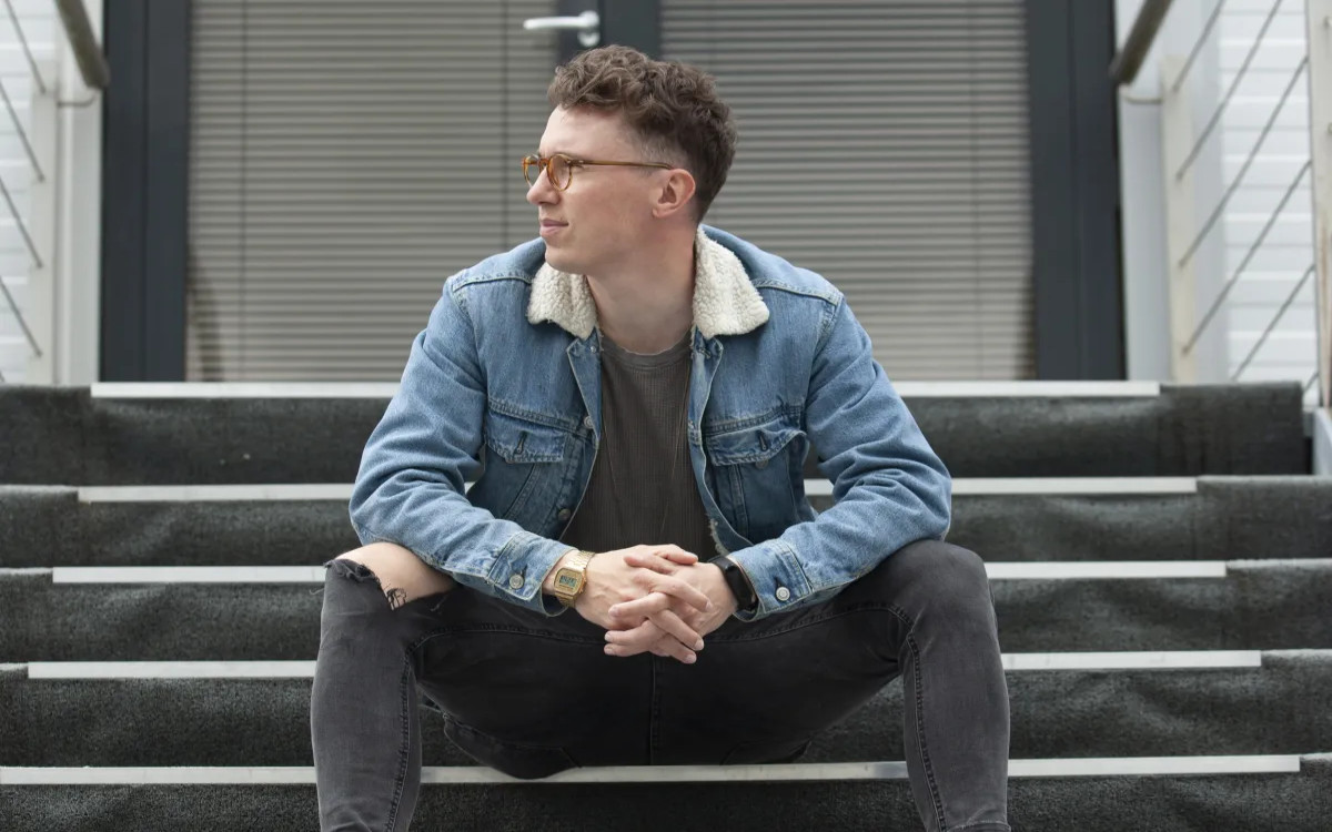 Kreativec, ki je svet okužil s koronalogotipi