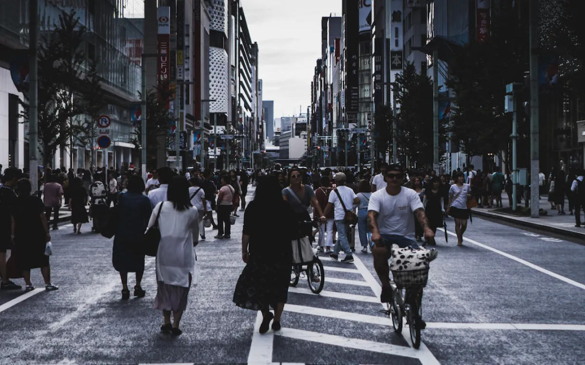 Valicon: Postopna vrnitev družabnega življenja, a ne brez skrbi