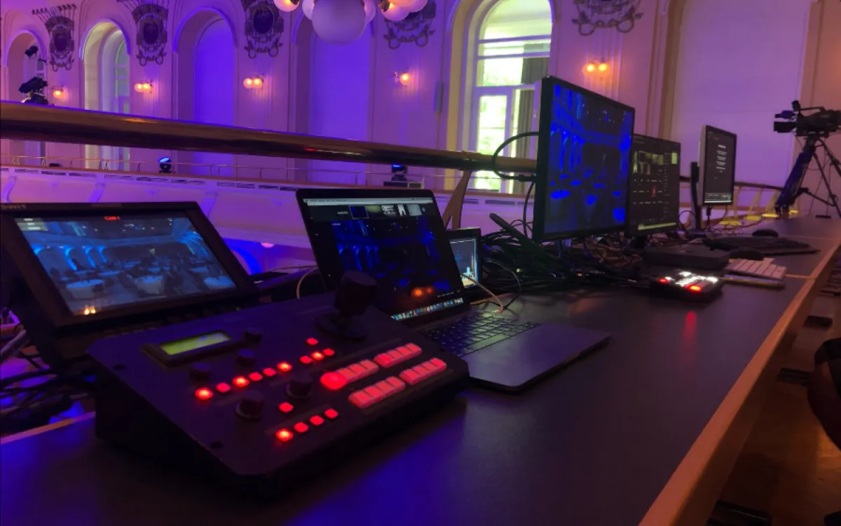 Paideia vzpostavila prenosni studio za izvedbo spletnih dogodkov