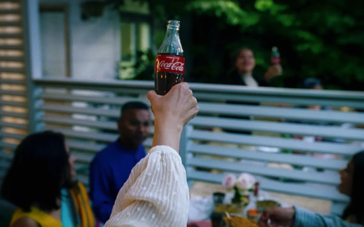 Coca-Cola nas poziva, da se »odpremo«