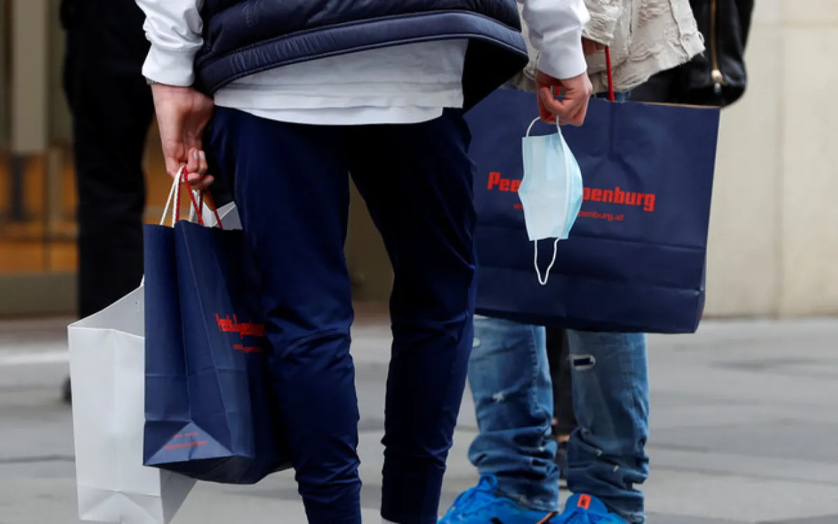 Mediana: Skoraj polovica Slovencev se je odpovedala večjim izdatkom