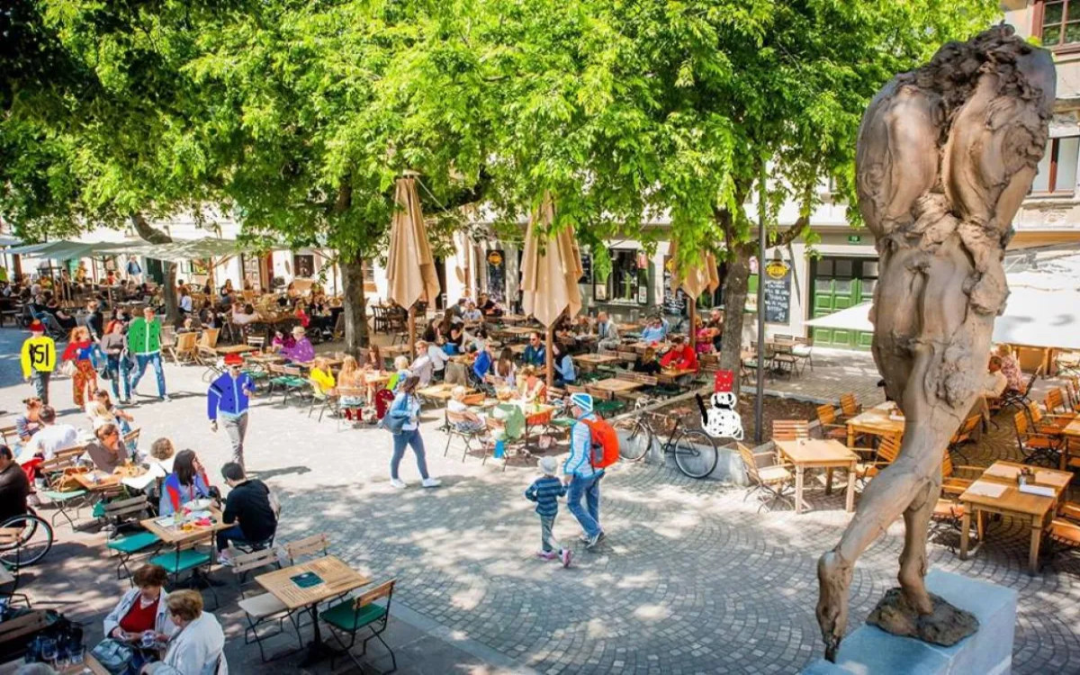 Valicon: Skoraj tretjina Slovencev verjame, da je drugi val že tu