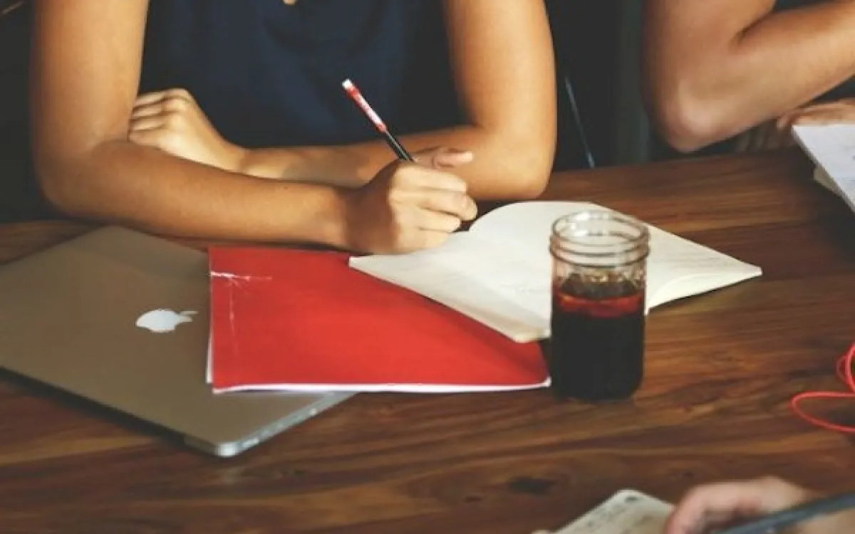 Premladi, premalo izkušeni, vsaj 3 leta delovnih izkušenj, vsaj  ...