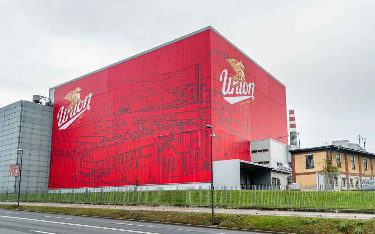 Kako se je skladišče Pivovarne Union obarvalo v rdečo