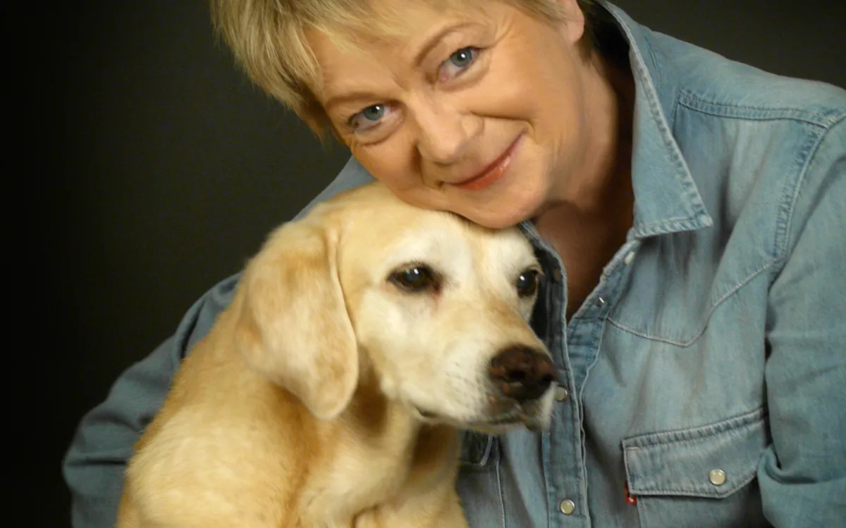 Krhka, a odločna med volkovi