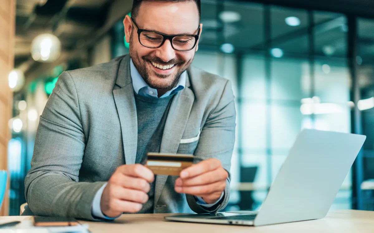 S kartico Visa do številnih ugodnosti 