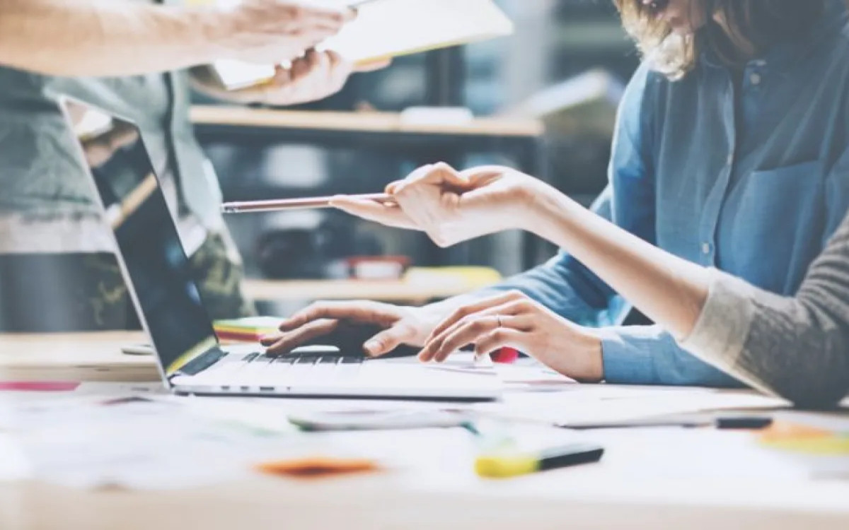 Pridobivanje digitalnih kadrov kot stalni boj na požiralniku