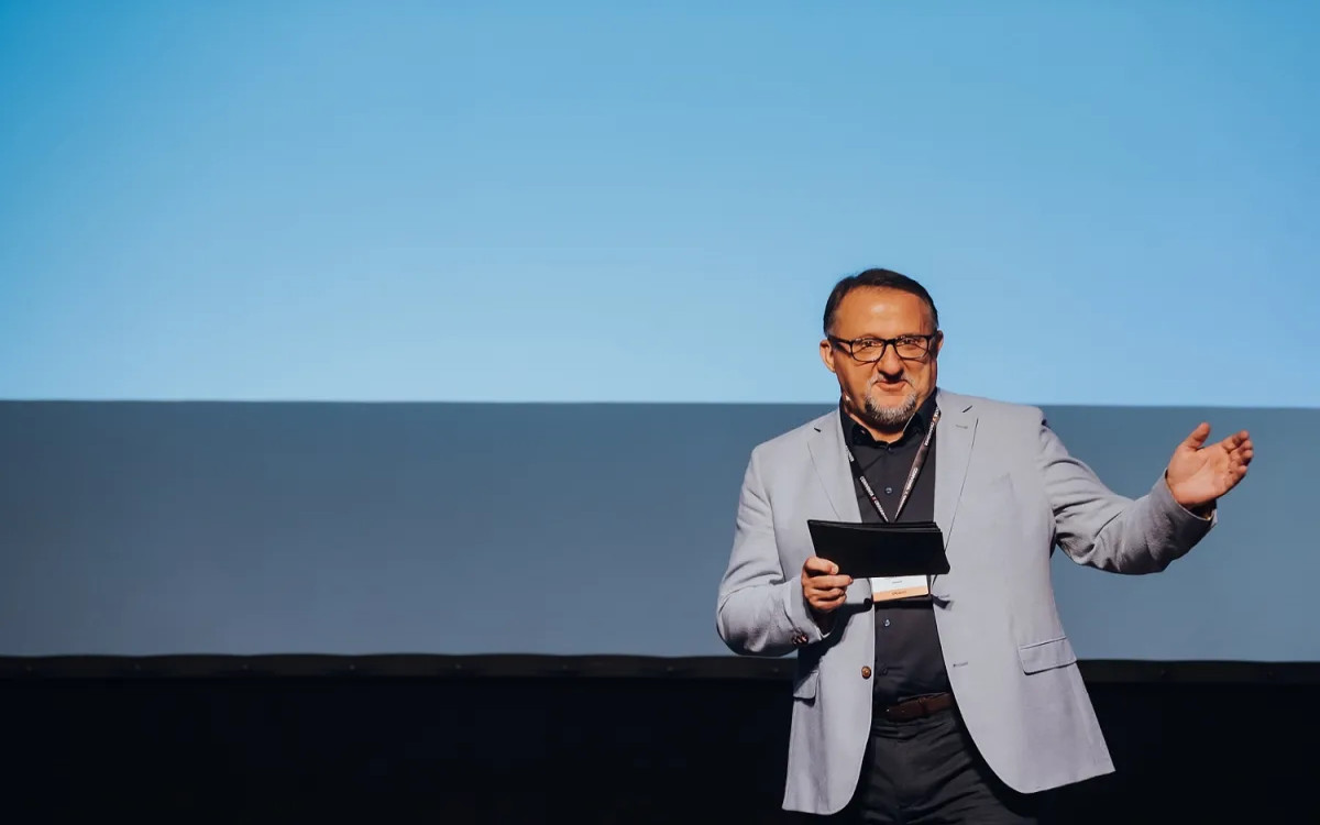 Nič več dolgočasnih dogodkov!