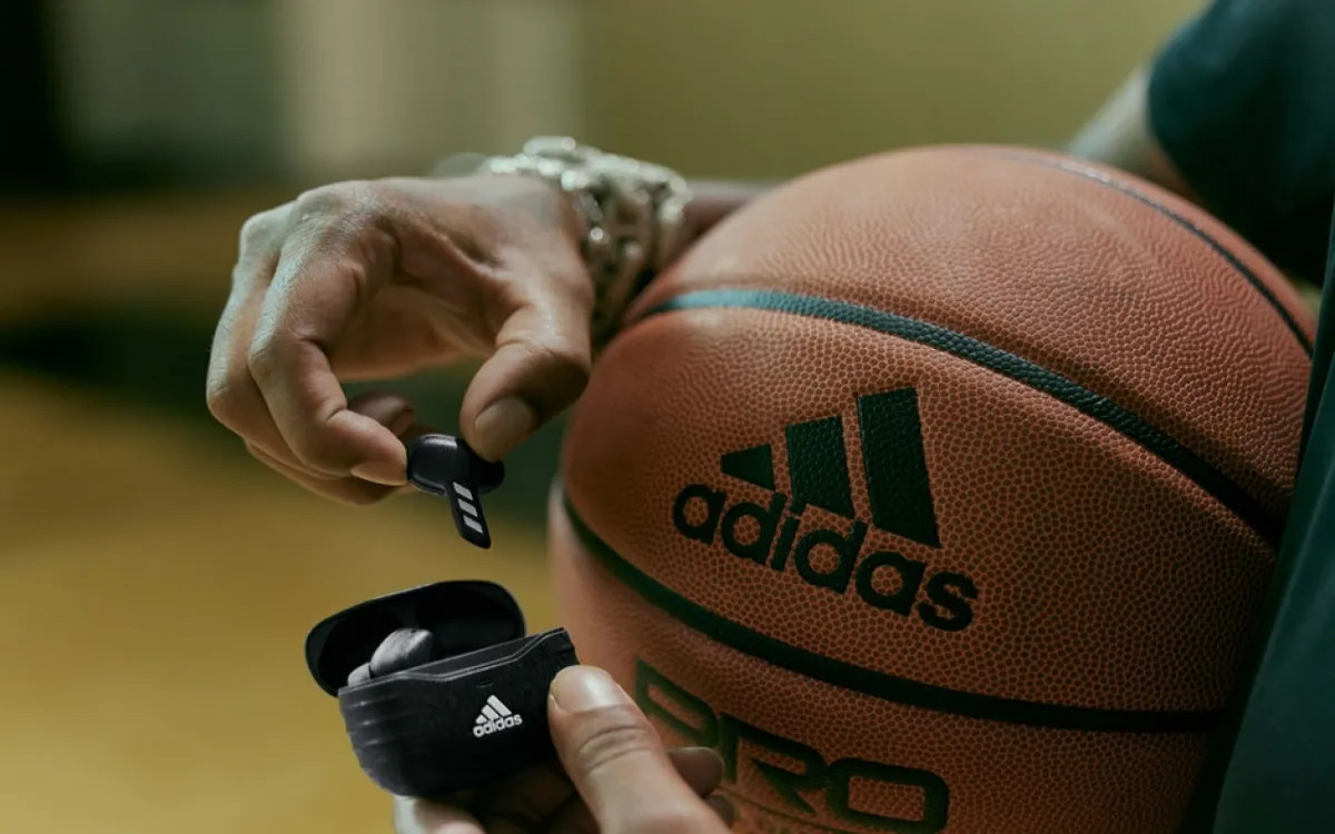 Adidas predstavil brezžične slušalke