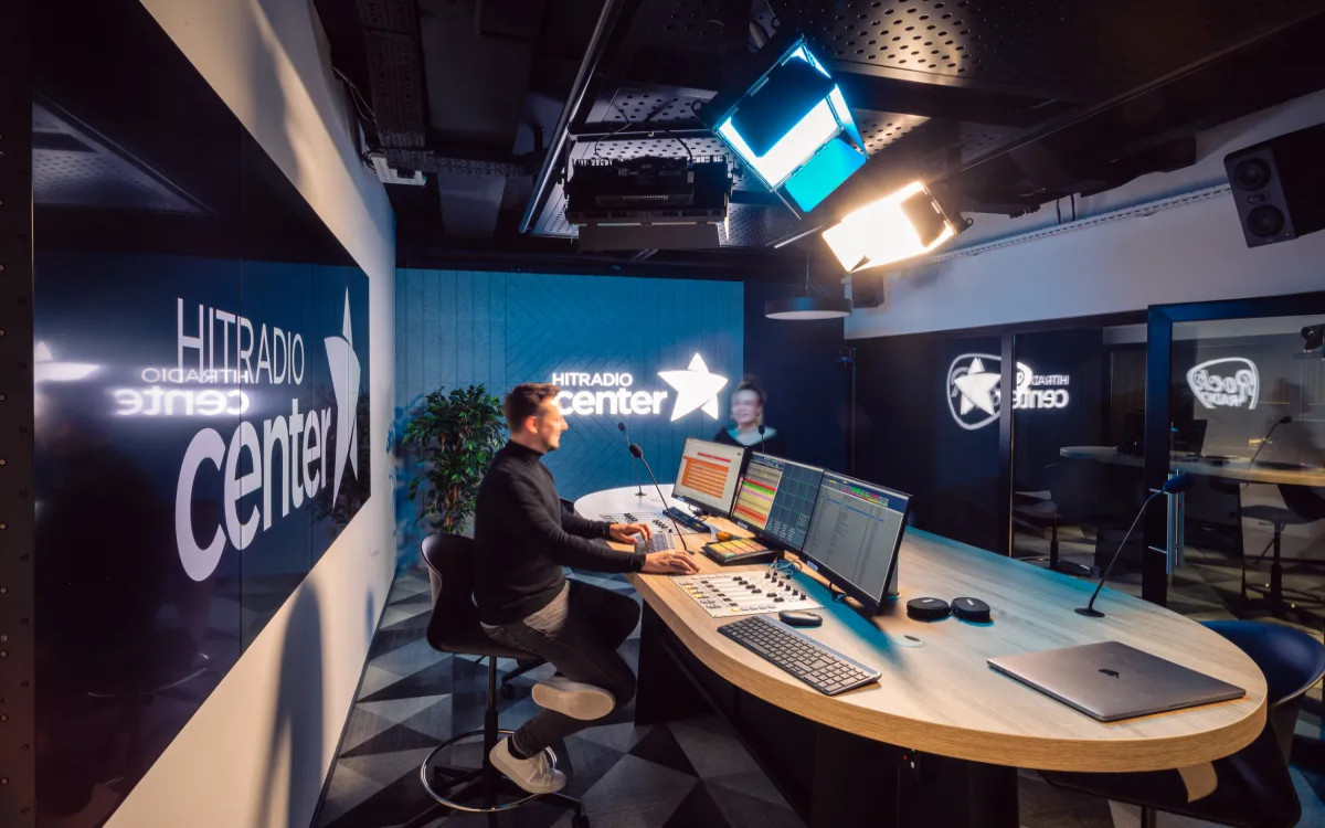 Igriv duh novih pisarniških prostorov Next Medie