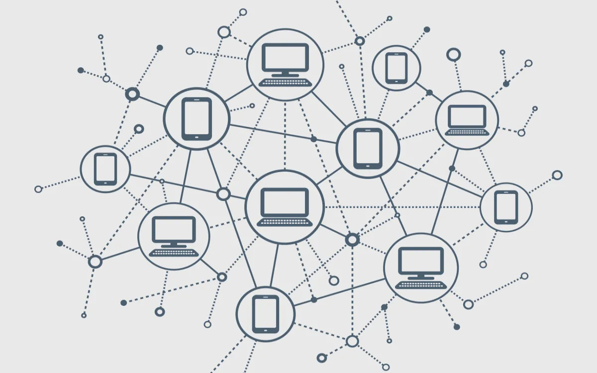 Kdo se boji decentralizacije interneta?