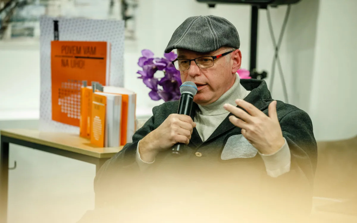 »Ko pišemo za radio, pišemo za uho, ne za oči«