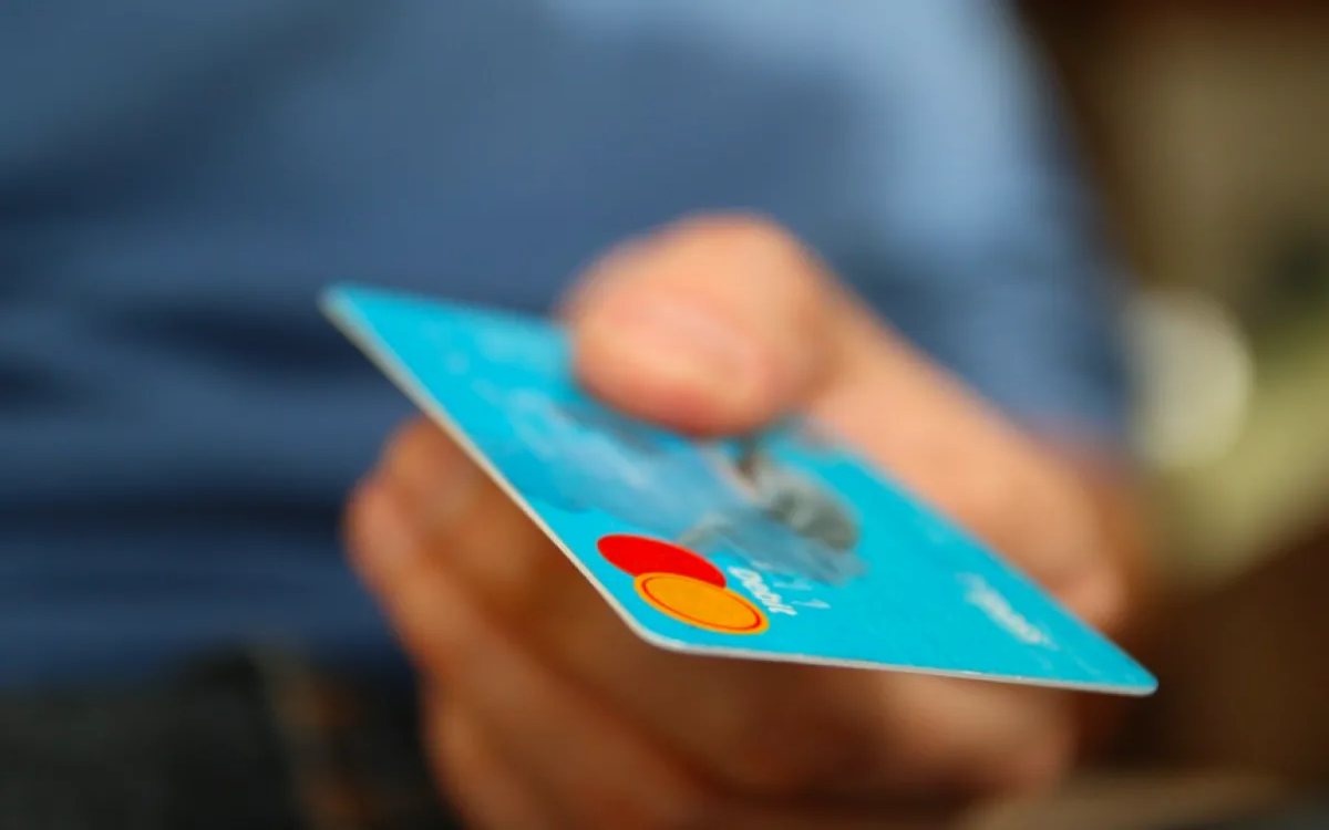 Plačilne kartice so vse bolj priljubljene 