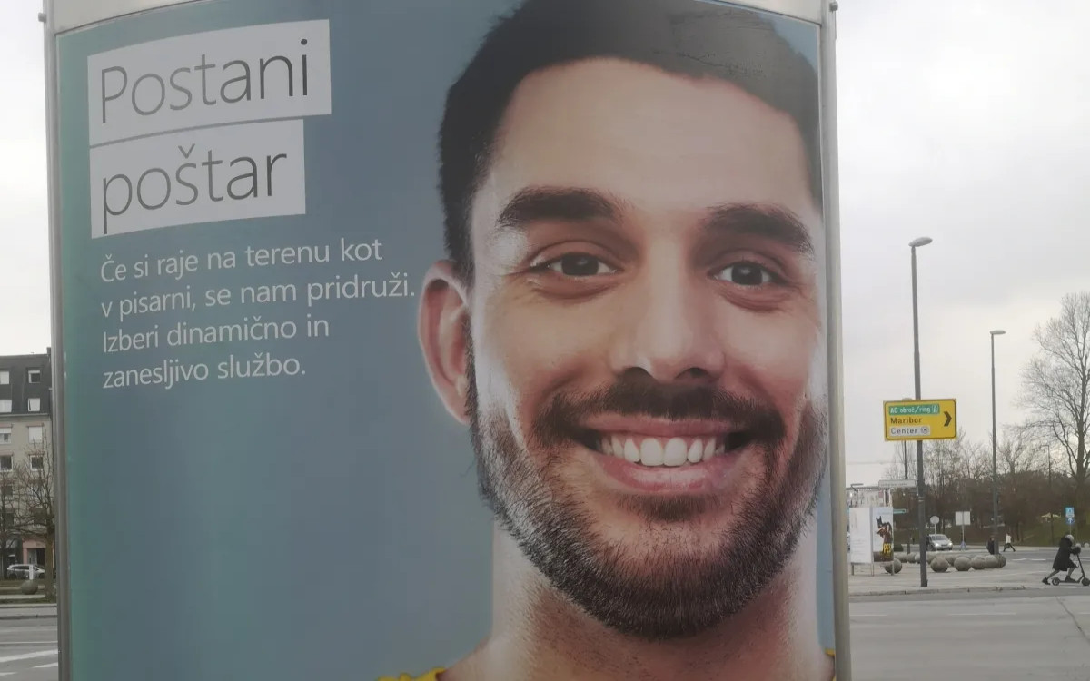 Opazili smo: V službo se lahko prijavite kar preko plakata  
