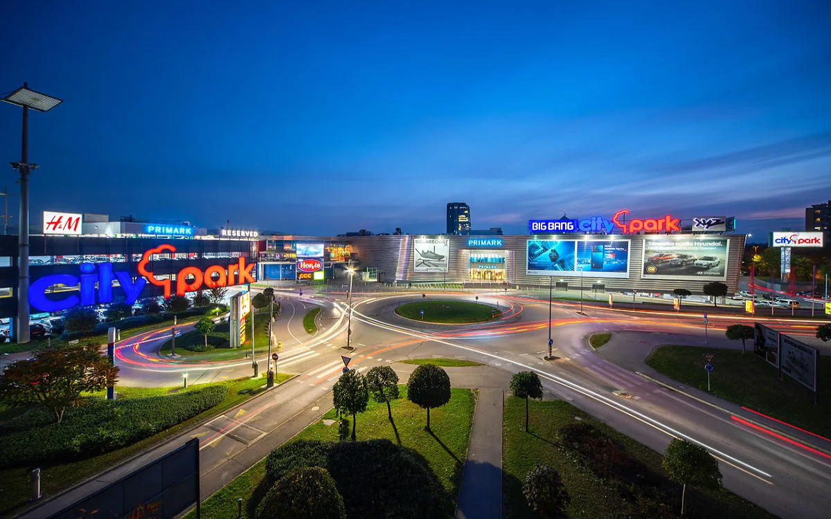 Paradni konj slovenskih nakupovalnih središč ima 20 let