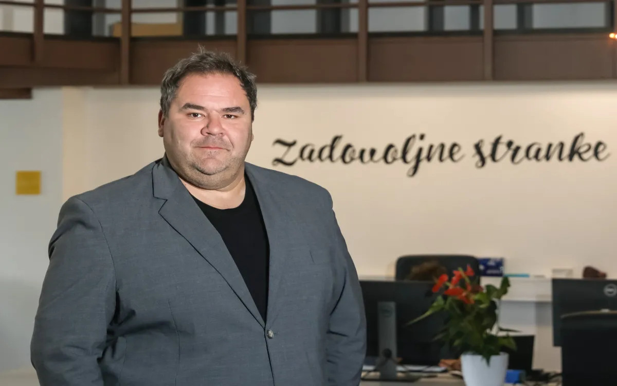 »Preplet fizičnega in digitalnega sveta je veliko večji izziv, kot je družba pričakovala«