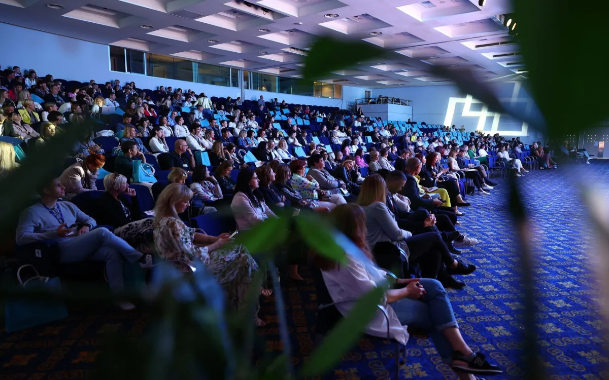 27. SMK: Med metavesoljem in nauki mladih znamk 