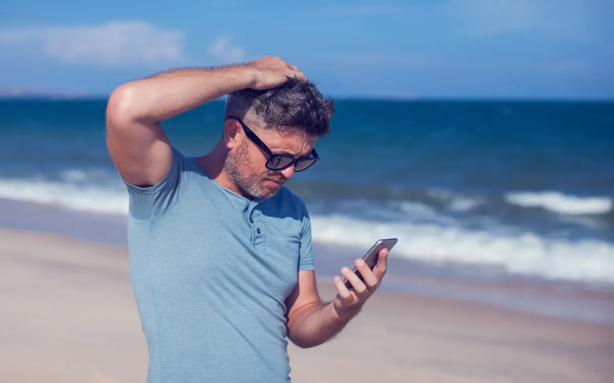 MM-ova mini anketa: Brati ali ne brati službene maile na dopustu?