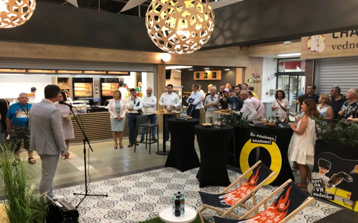 Perutnina Ptuj s prvo restavracijo hitre prehrane Pišek plac