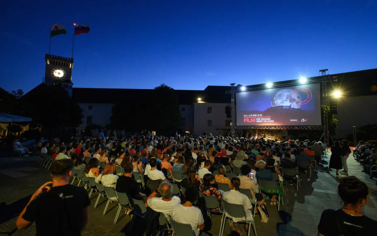 Na Ljubljanskem gradu razgrnili filmsko platno