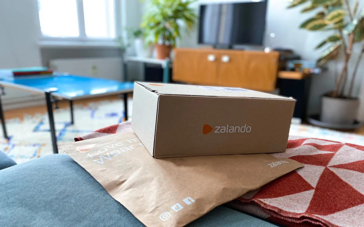 Zalando s pomočjo tehnologije zmanjšuje število vračil