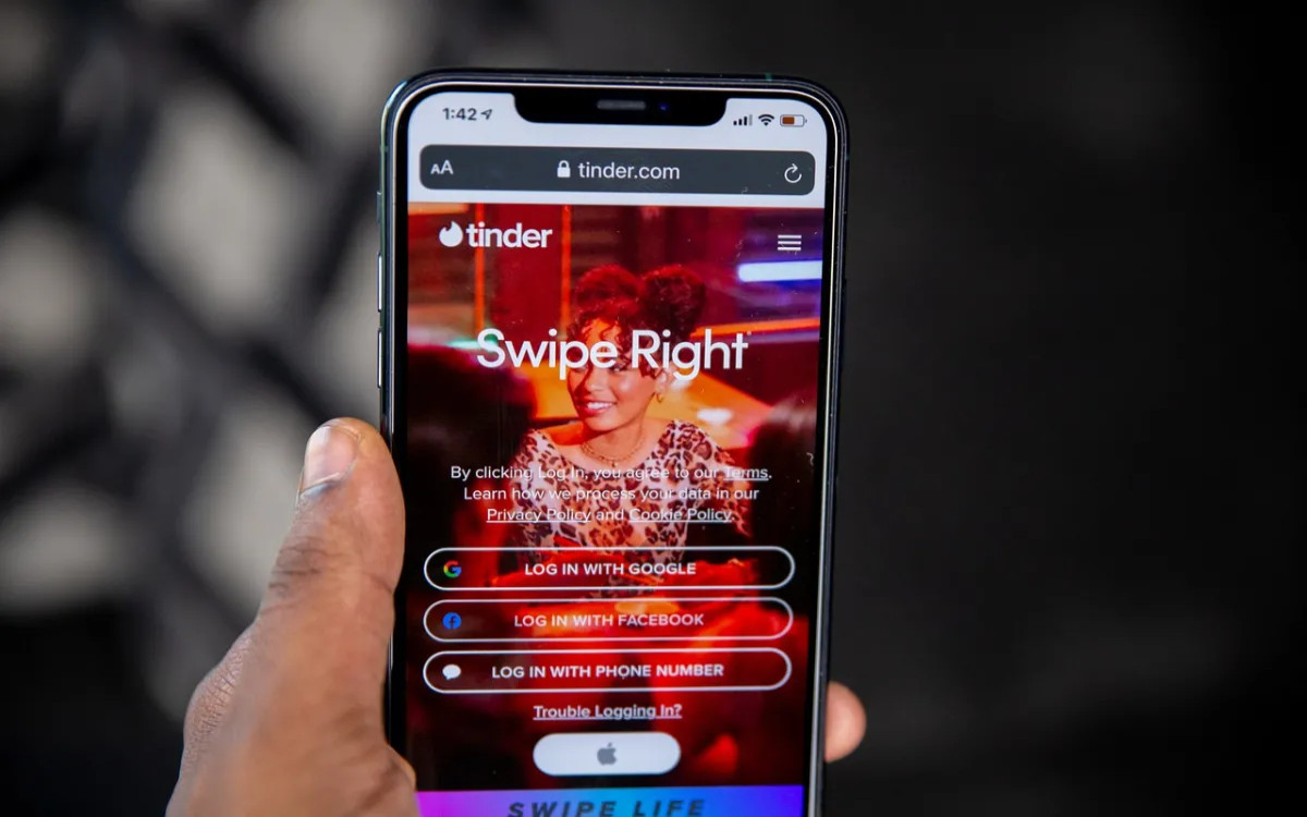 Tinder ne gre v metavesolje