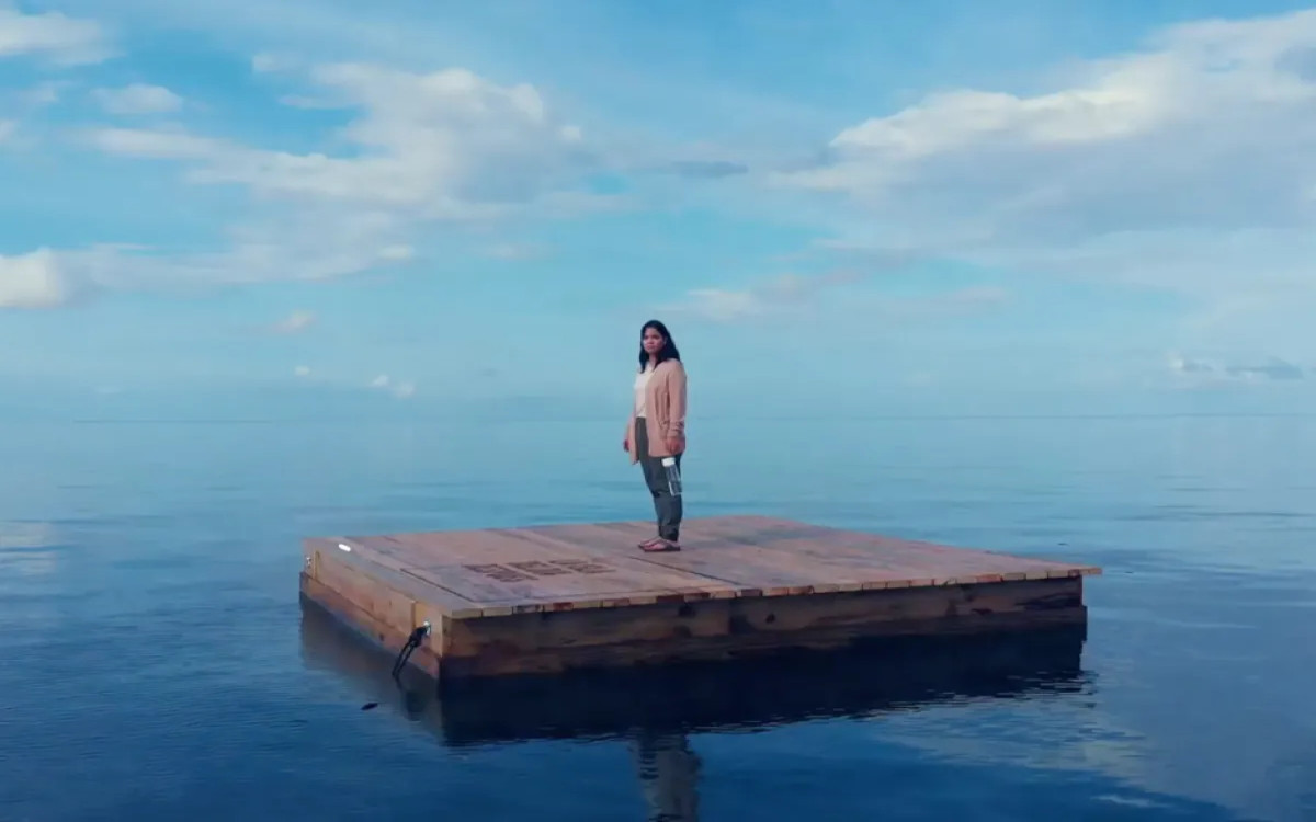 Po jutranjo tabletko na lesen otok v mednarodnih vodah