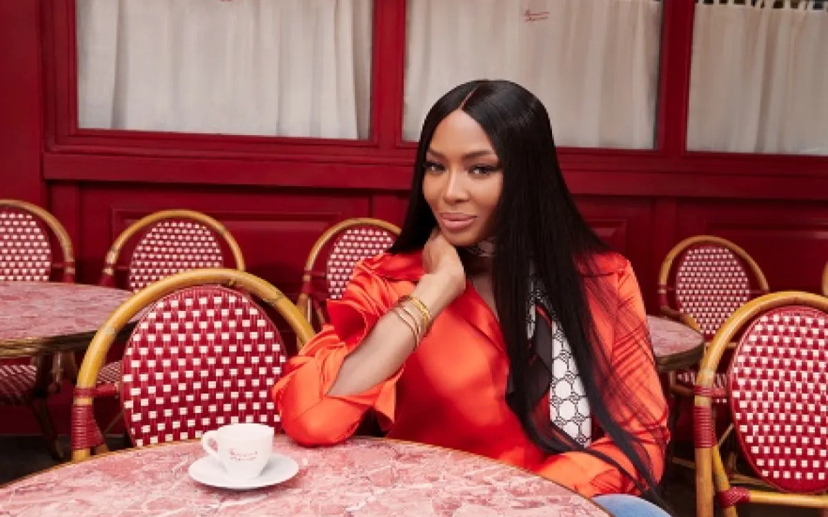 Naomi Campbell v pariškem slogu za H&M