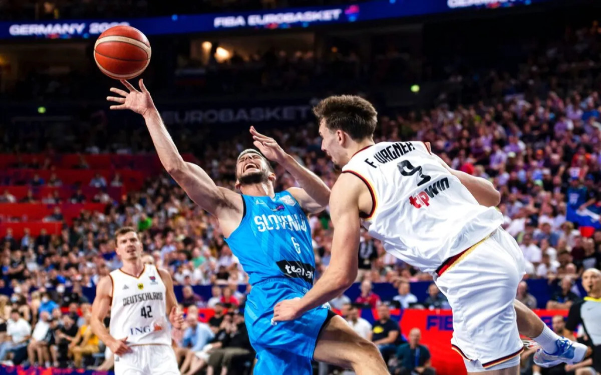 Slovenski košarkarji zmagali na parketu in v gledanosti