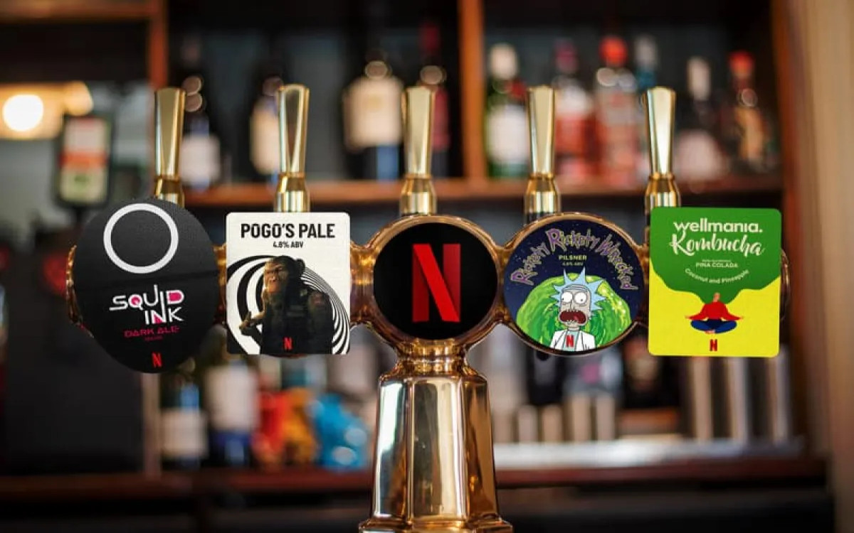 Netflix v Avstraliji odprl pop-up bistro »Who's Watch Inn«