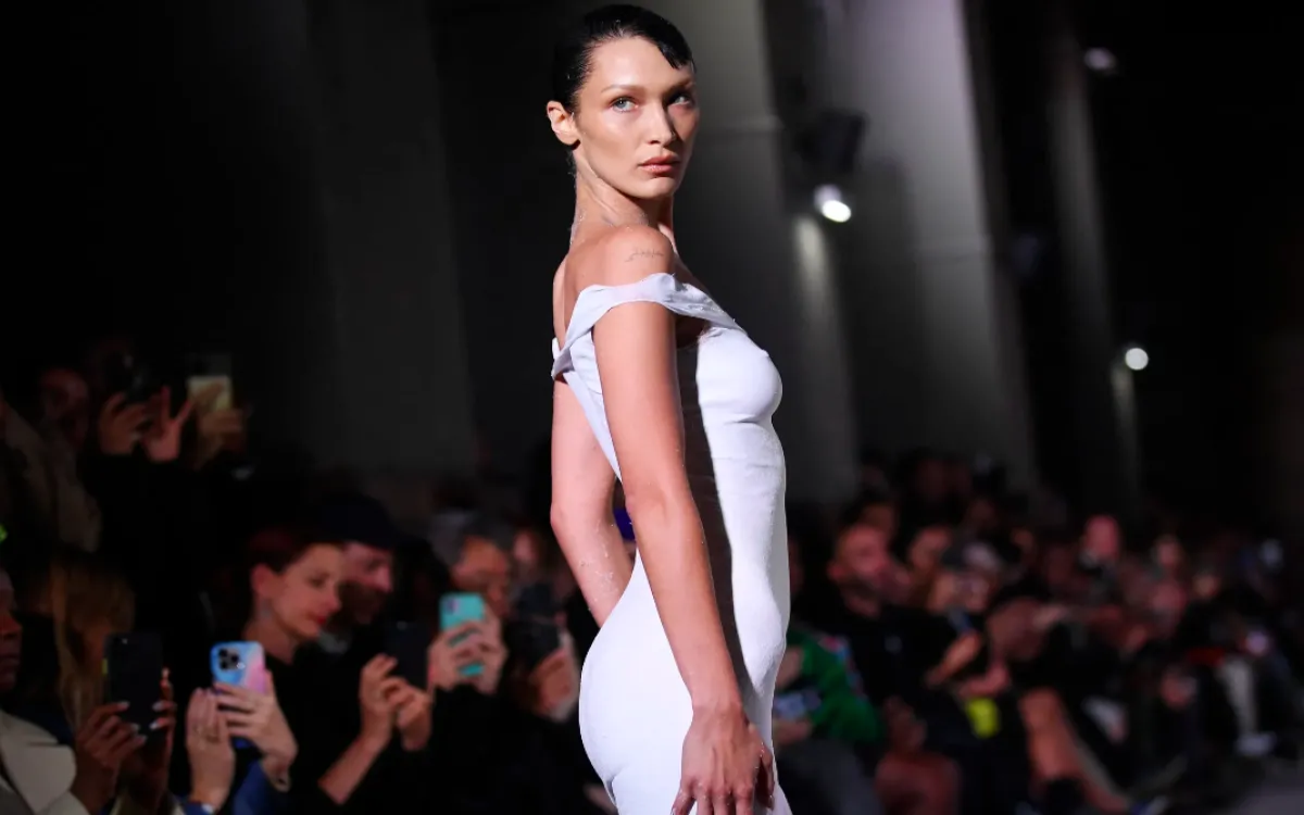 Na modni pisti: S sprejem ustvarjena obleka za Bello Hadid