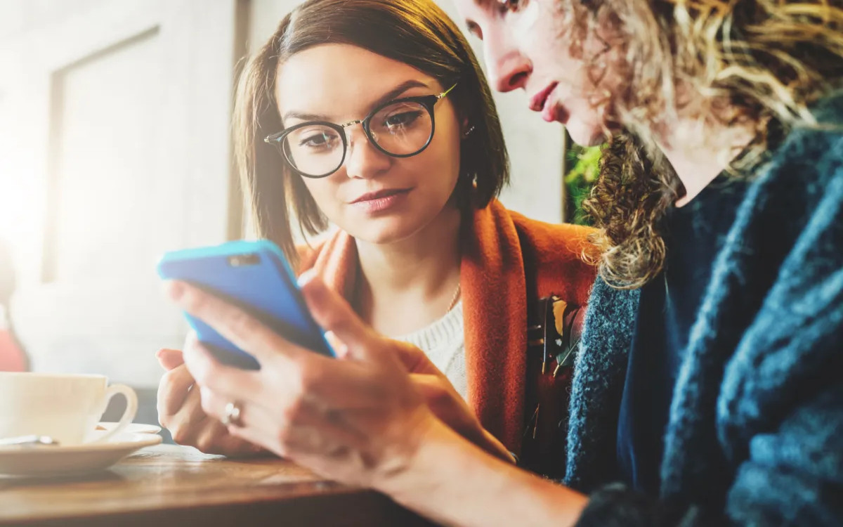 Bolj zaupamo vsebinam odprtega spleta, a več časa preživimo na družbenih omrežjih