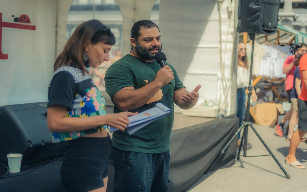 »Moja služba je pomagati ljudem preiti na vegansko prehrano«