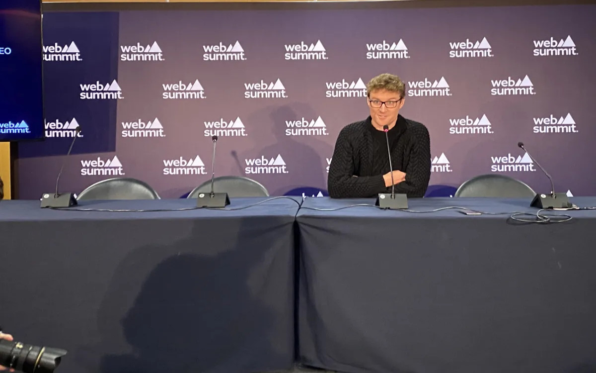 Direktor Web Summita: Hoteli so nam vzeti Noama Chomskyja