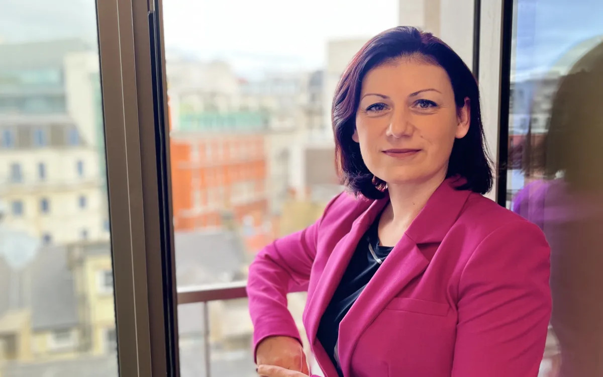 Kako voditi v času stalnih sprememb – in pri tem tudi uspevati?