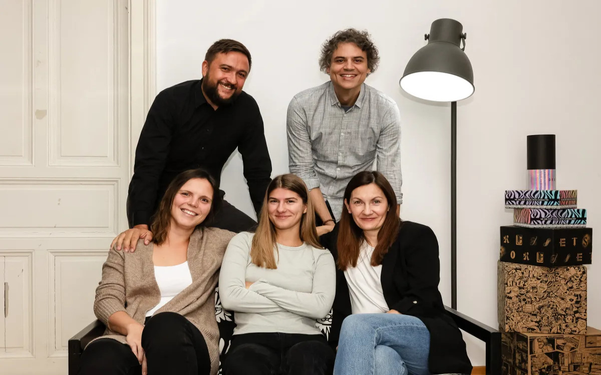 Kreativna tovarna, kjer ustvarjajo velike stvari na srčni pogon