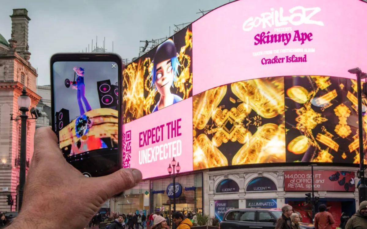 Gorillaz na Times Squareu in Piccadilly Circusu s prebojnim nastopom