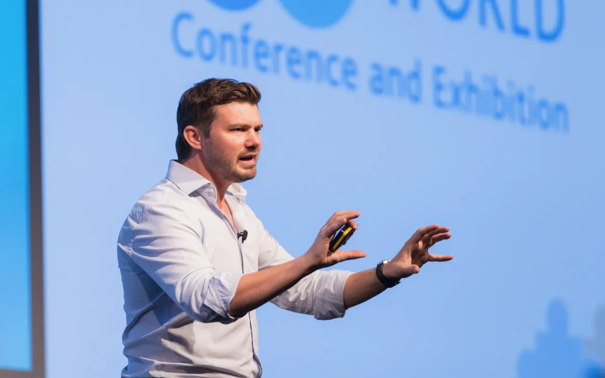 »Če hočete vplesti ljudi, morate z njimi stalno komunicirati«