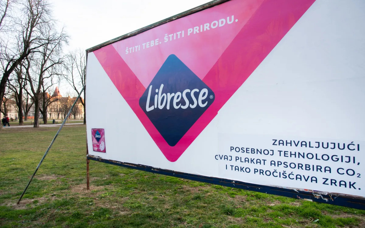 Libresse s trajnostno plakatno inovacijo