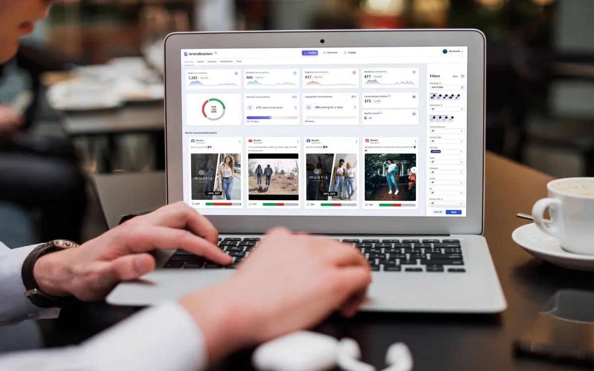 Umetna inteligenca, ki upravlja komentarje na družbenih medijih