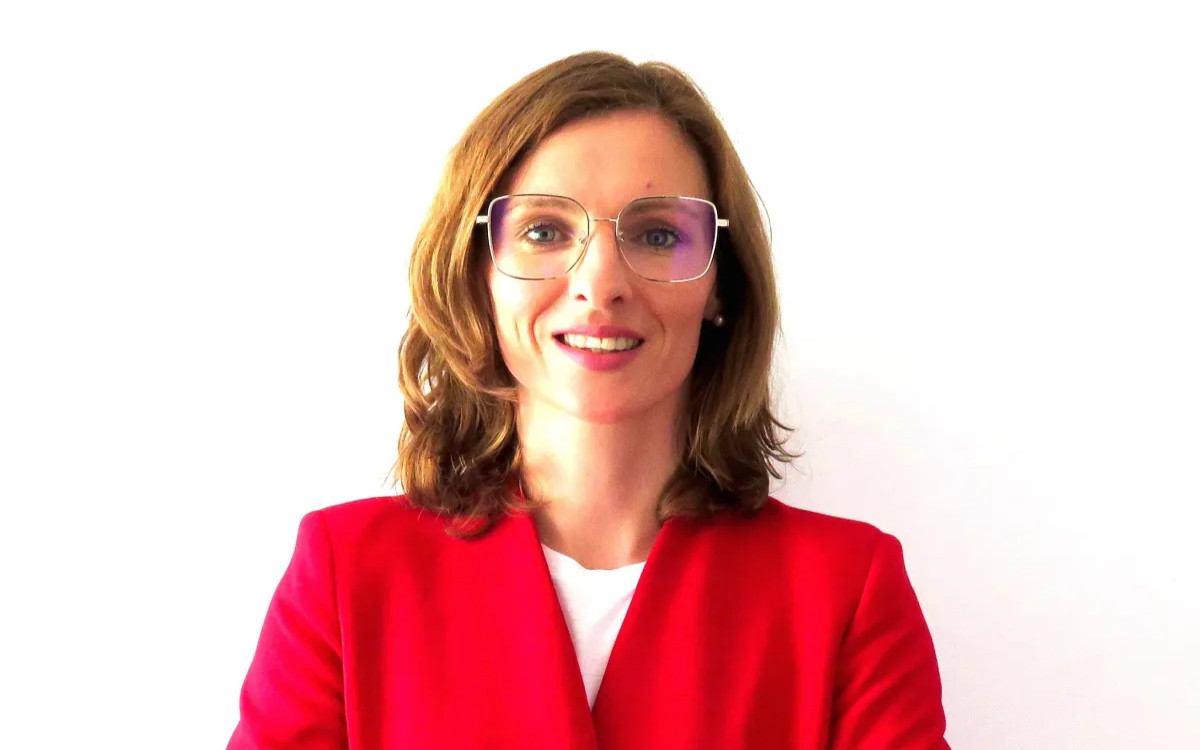 Mediade z novo vodjo komuniciranja