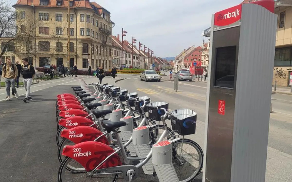 V manj kot letu skoraj pol milijona izposoj Mbajka