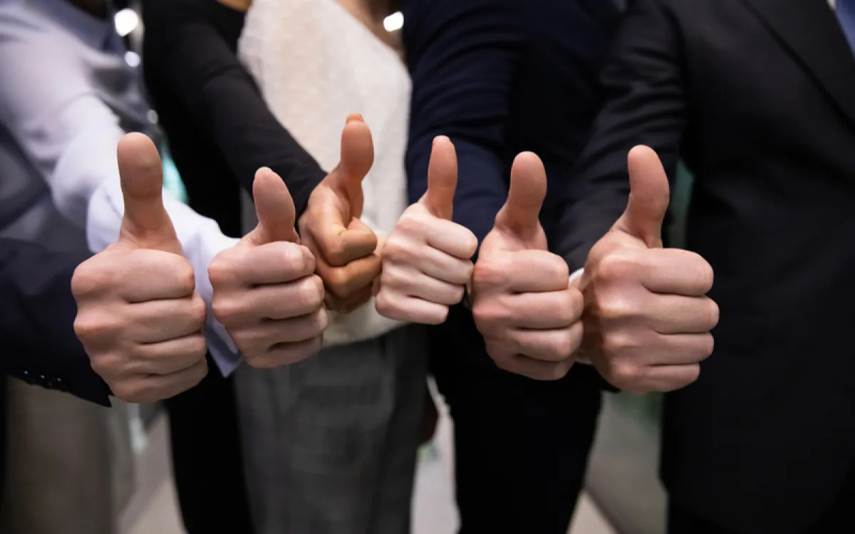 Priporočila znancev imajo (še vedno) pomembno vlogo pri izbiri operaterja 