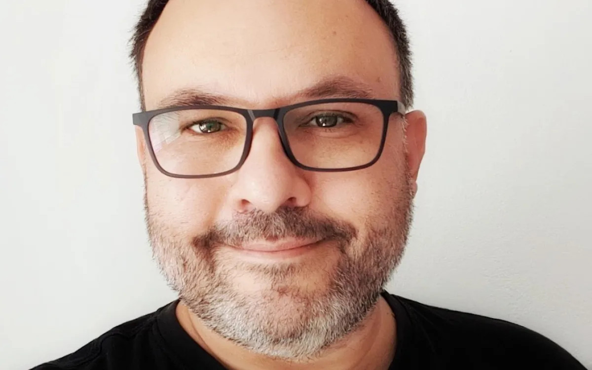 Leto zatem še imam službo 