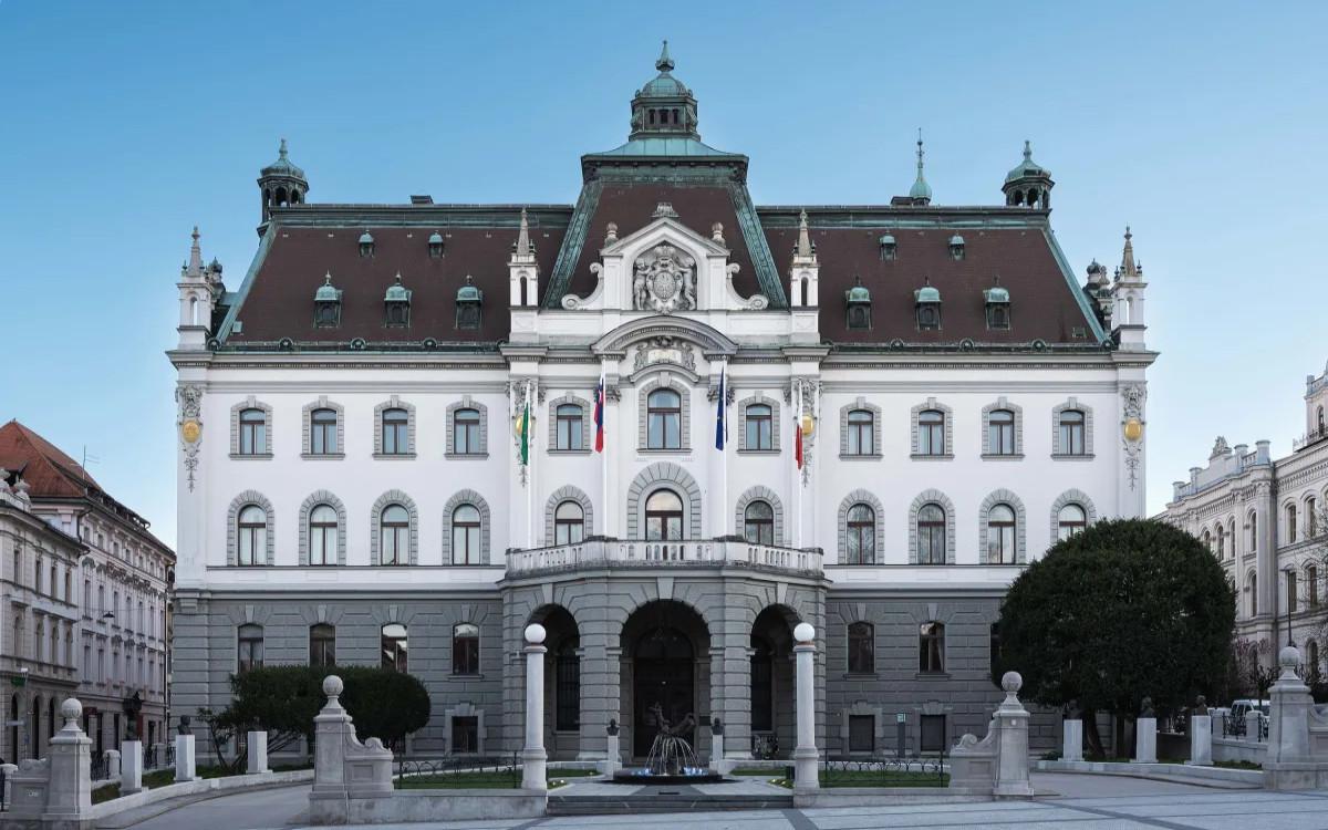 PM zmagal na natečaju za novo podobo Univerze v Ljubljani