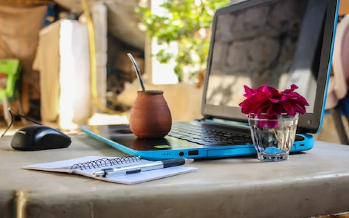 Tretjina digitalnih nomadov letno zasluži med 100 in 250 tisoč dolarjev